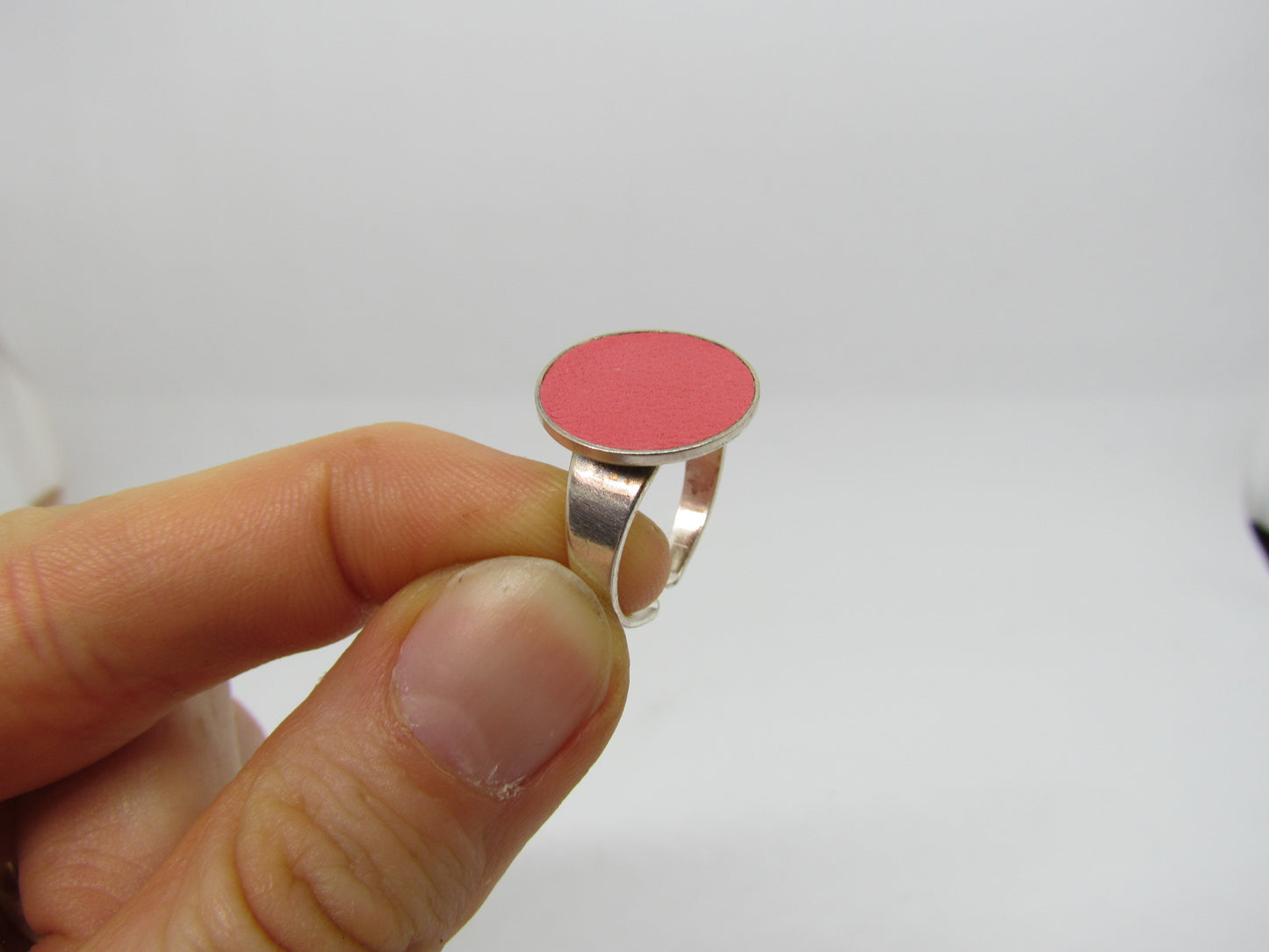 Bague en cuir rose