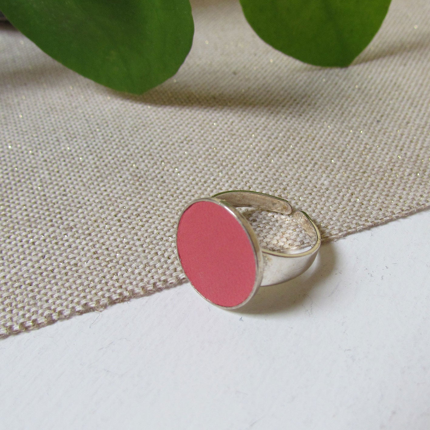 Bague en cuir rose