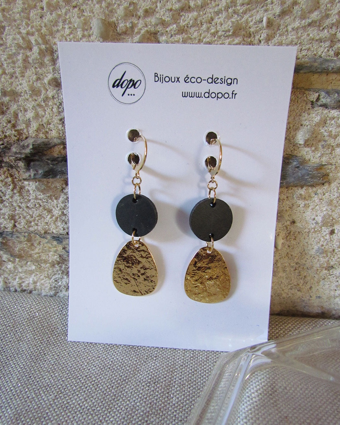 Boucles d'oreille pendantes or et noir