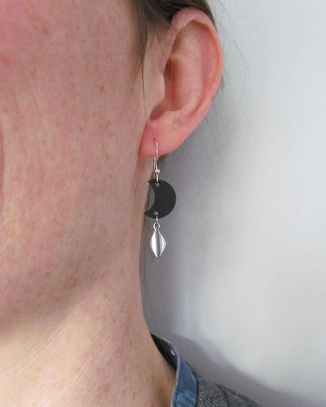 Boucles d'oreille lune noir