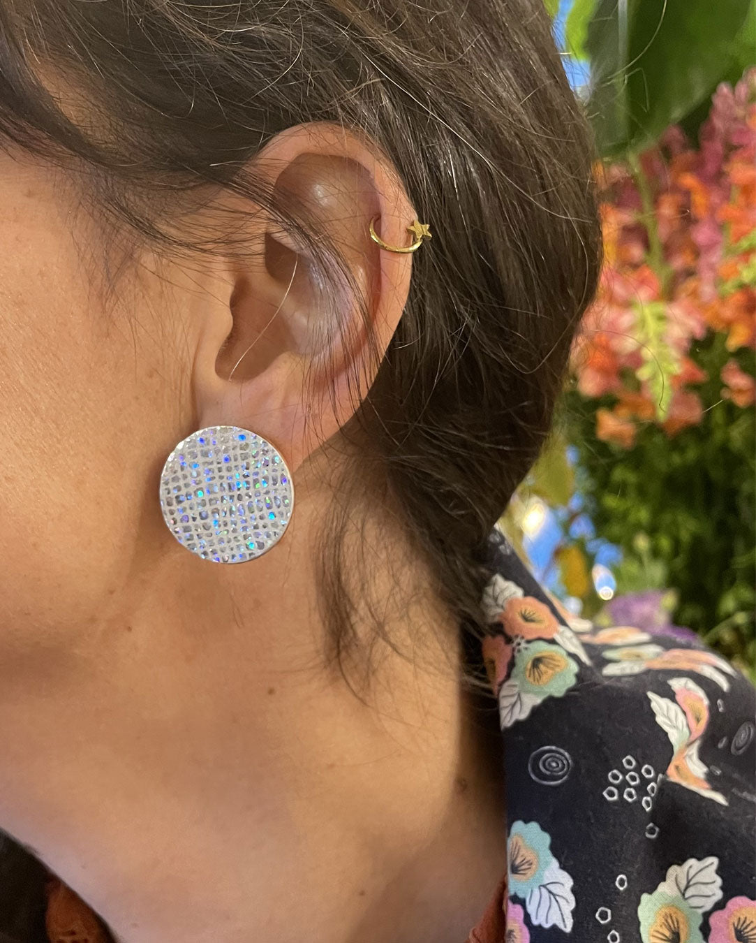Boucles d'oreille boule à facettes puces holographique / Monique