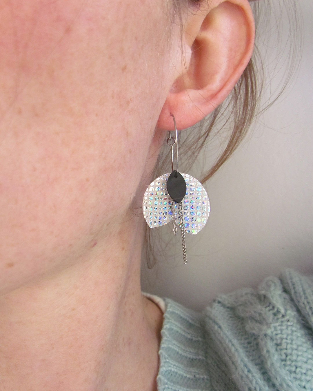 Boucles d'oreille créoles pétales boule à facettes