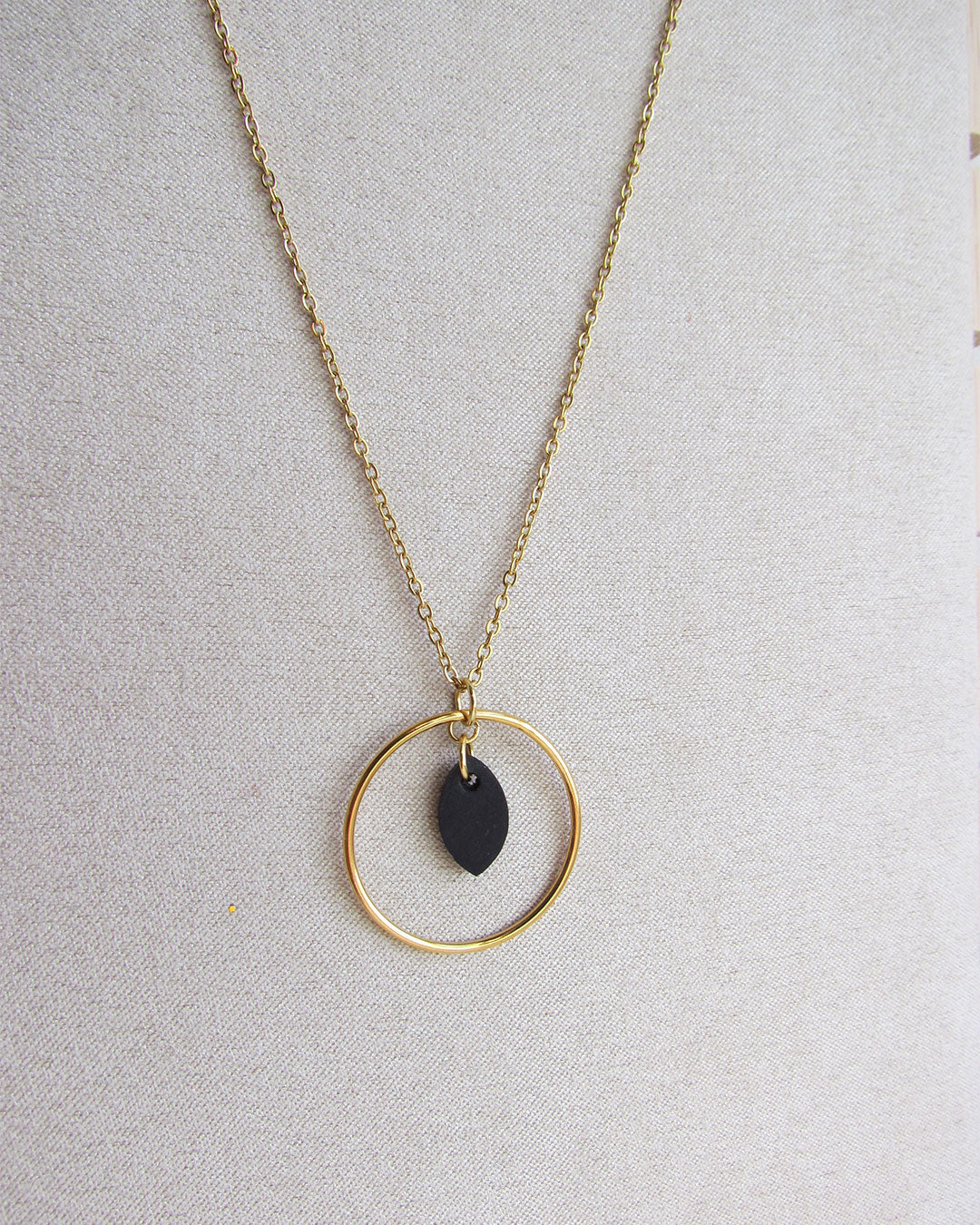 Collier fin or et noir upcycle