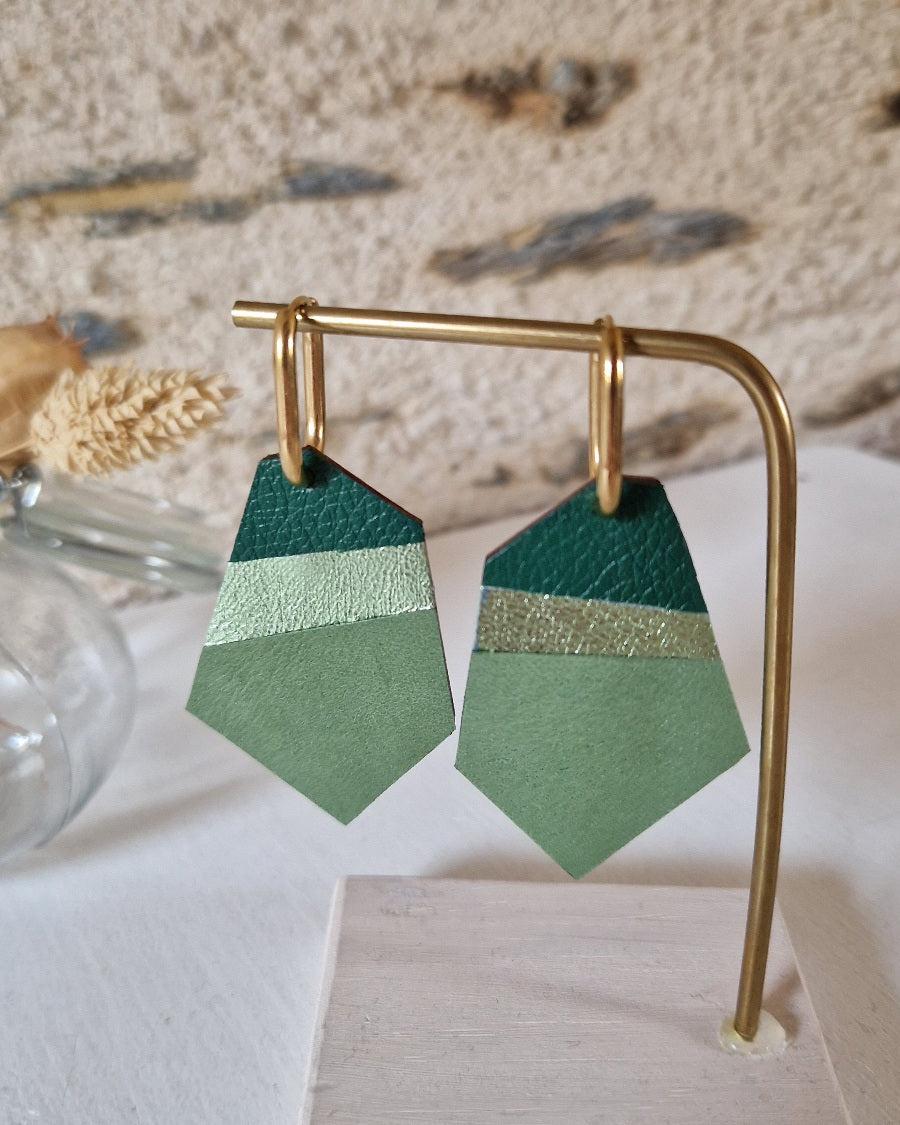 Grandes boucles d’oreille en cuir vert Polina