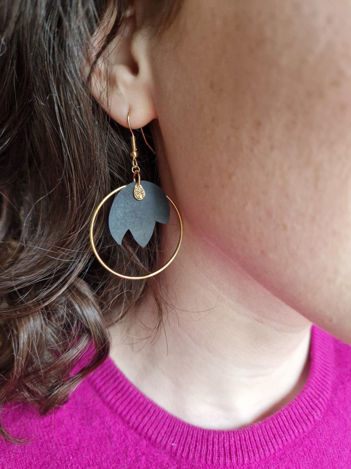Boucles d'oreille lotus noir