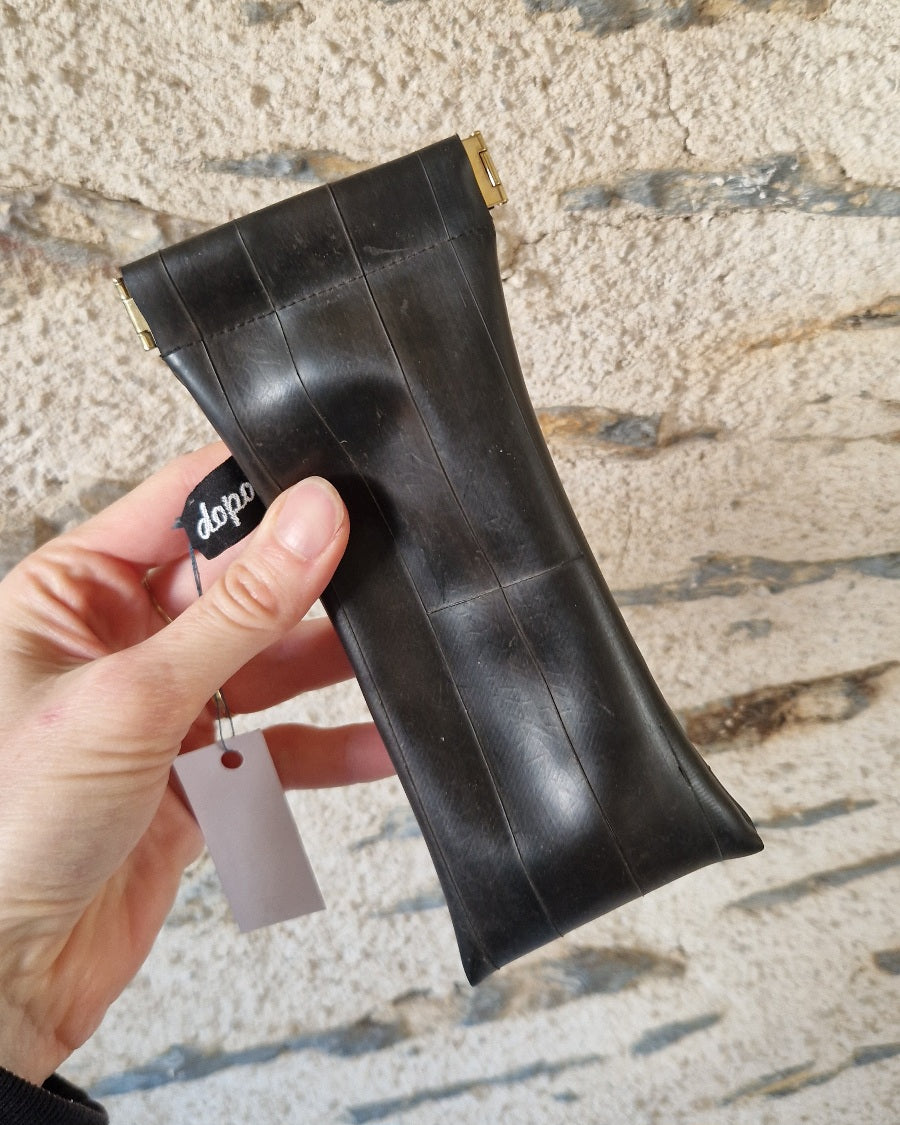 Étui à lunettes en chambre à air de vélo upcyclée