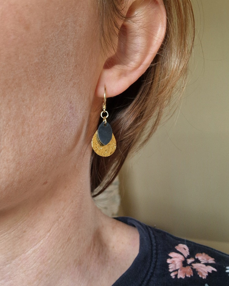Boucles d'oreille goutte d'or et chambre à air