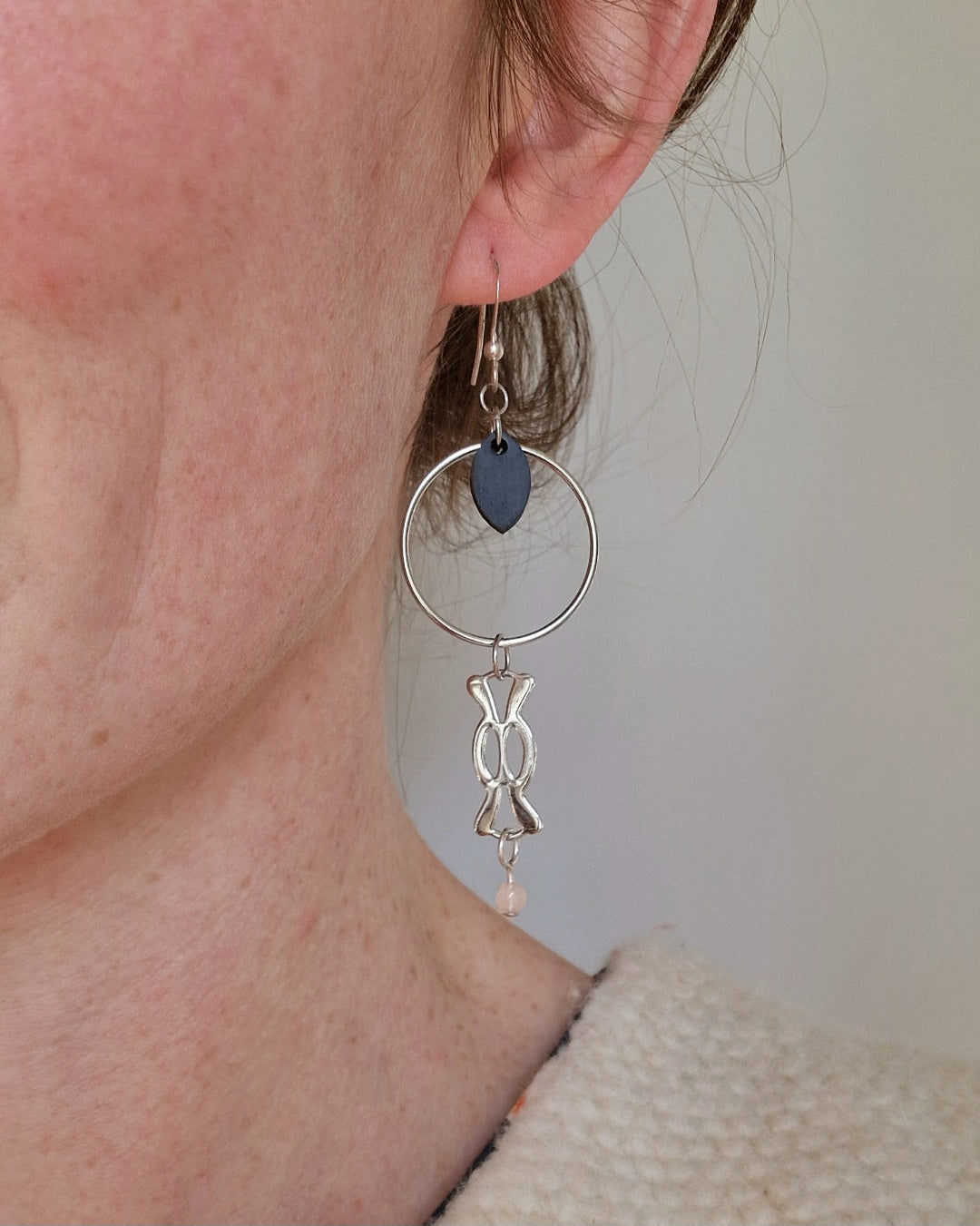 Boucles d'oreille asymétriques argentées légères