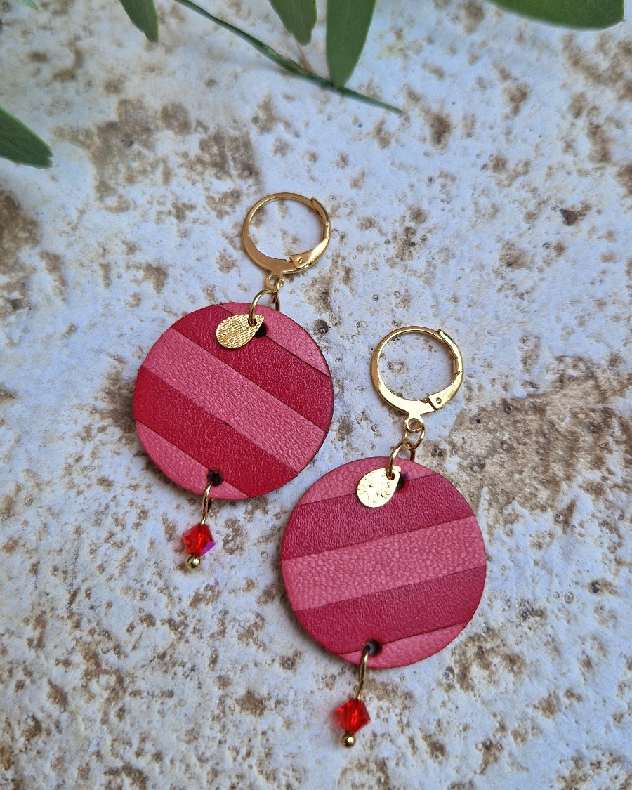 Boucles d’oreille pendantes rayées rose et rouge