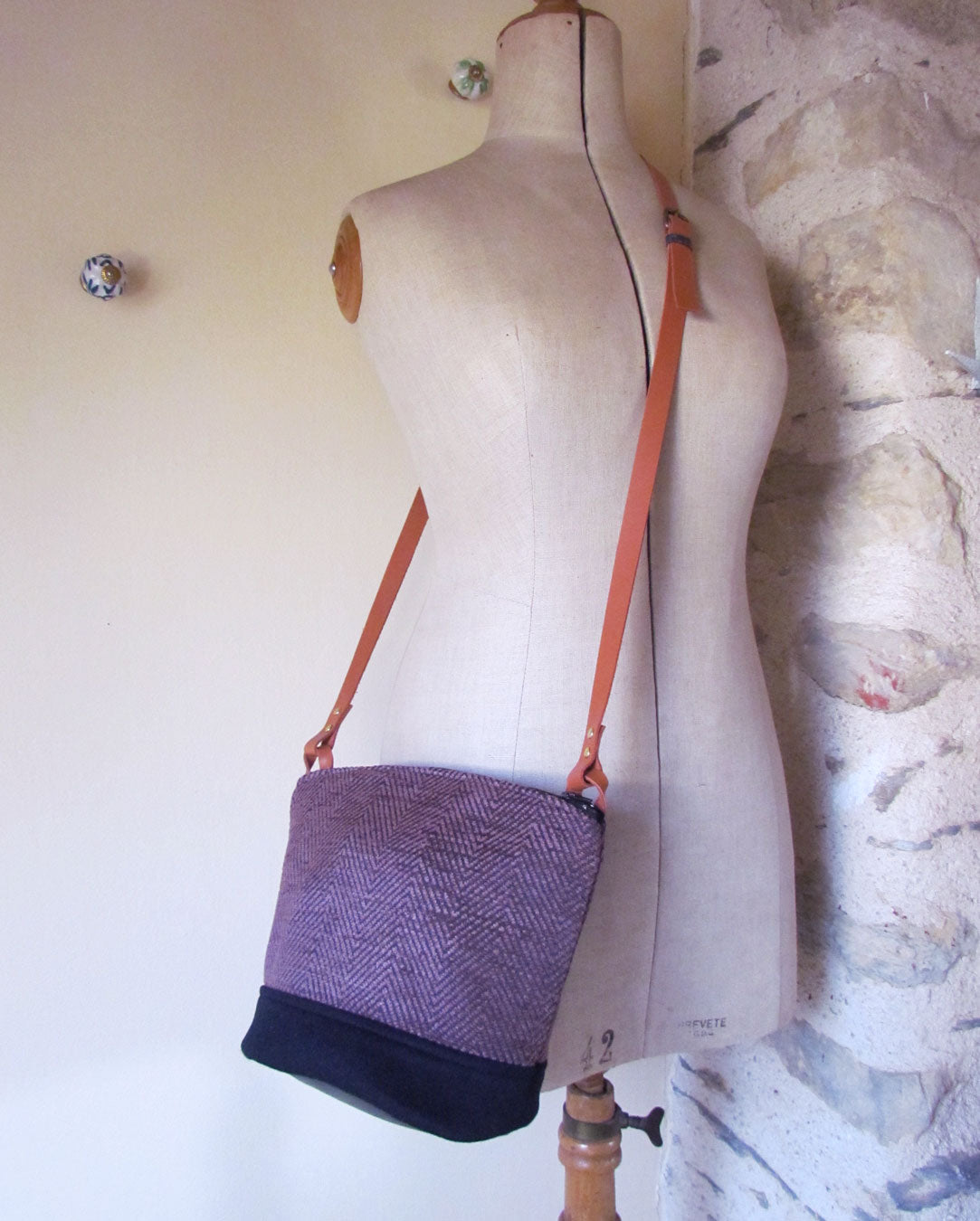 Sac à bandoulière Roxane velours violet ecoresponsable / Dopo