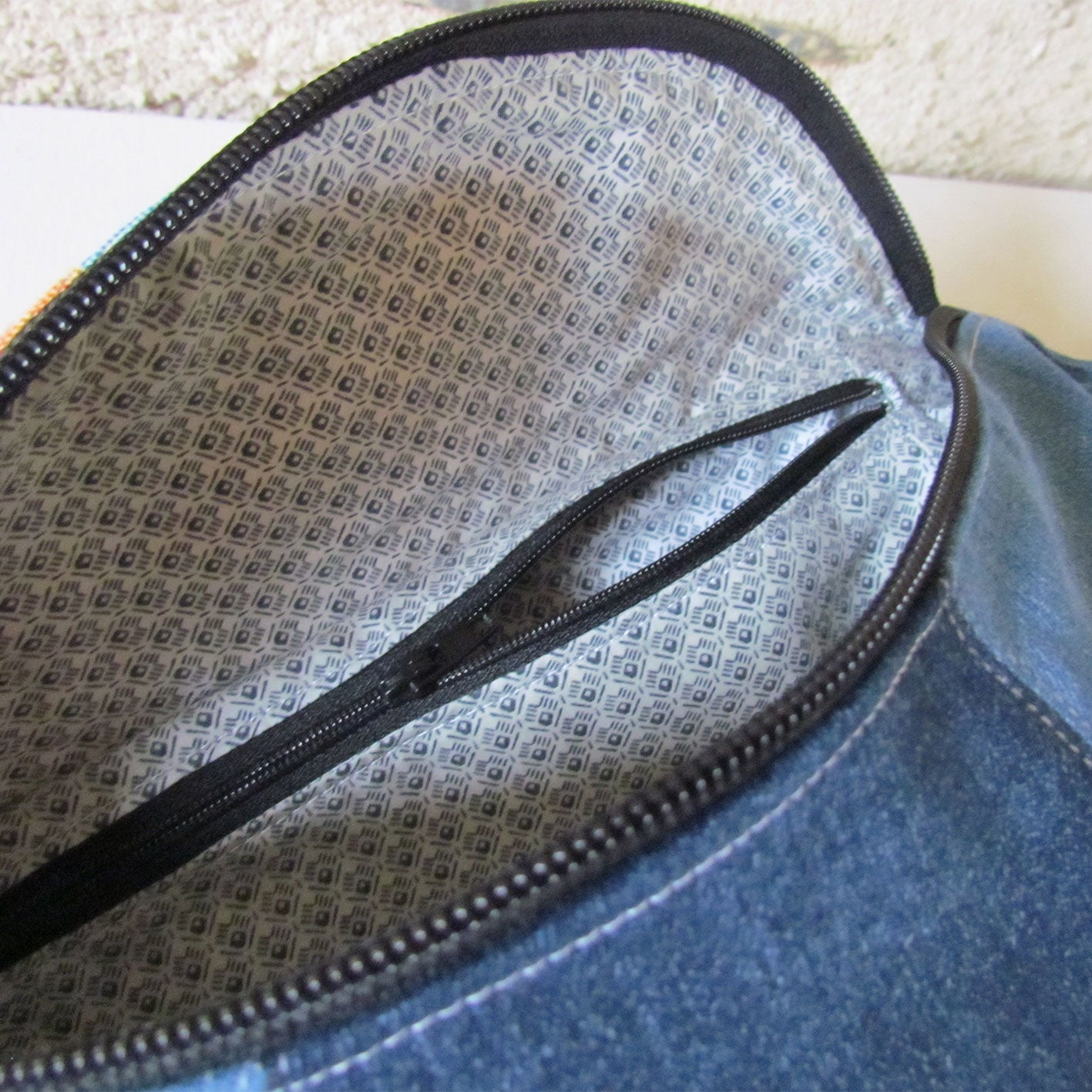 Sac banane upcyclé jean coloré / Dopo