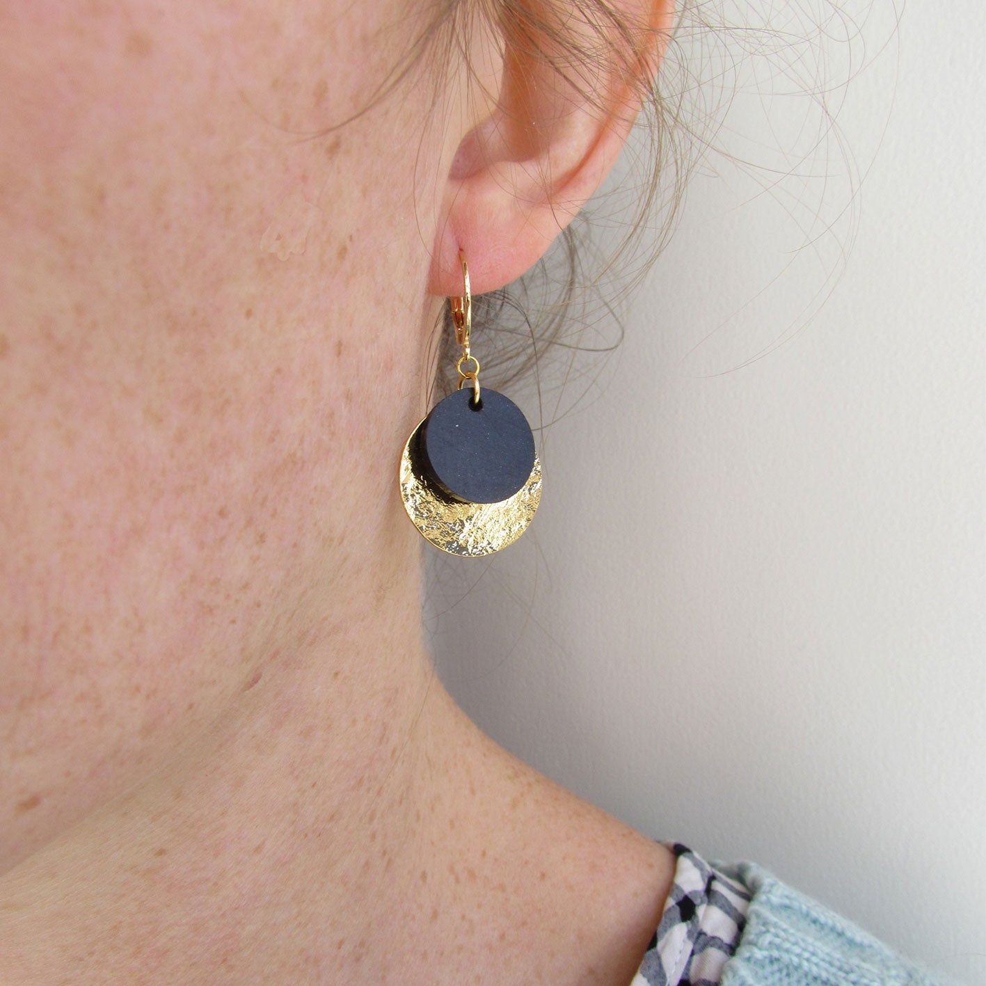 Boucles d'oreille toutes rondes doré et noir