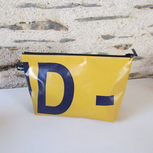 Trousse de toilette écoresponsable 100% recyclée jaune et turquoise