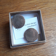 Charger l&#39;image dans la galerie, Boucles d&#39;oreille de cuir doré sombre sur clip / Monique