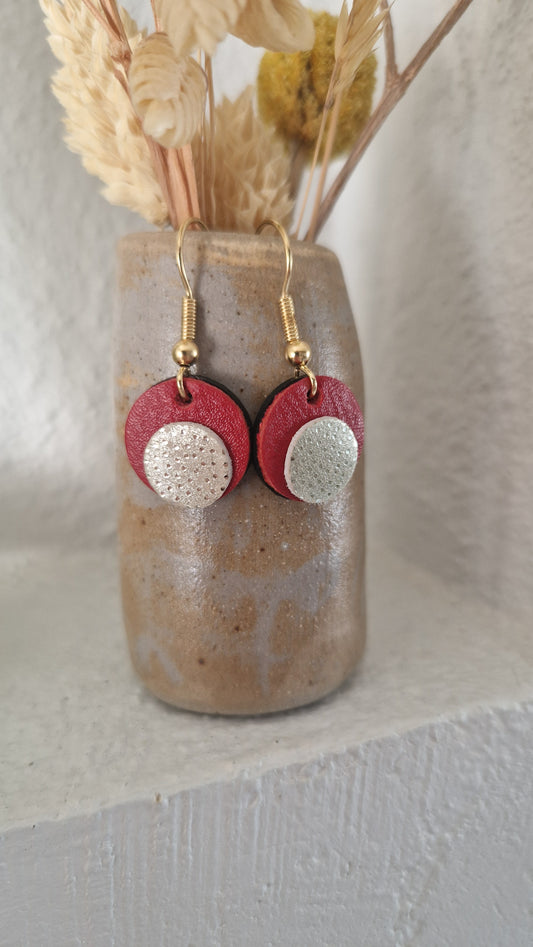 Petites boucles d'oreille rondes en cuir rouge et doré