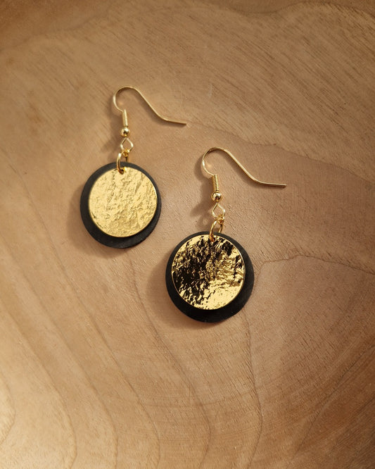 Boucles d'oreille rondes noir et or