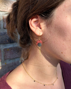 Boucles d'oreille pendantes Isabelle en cuir bordeaux et or