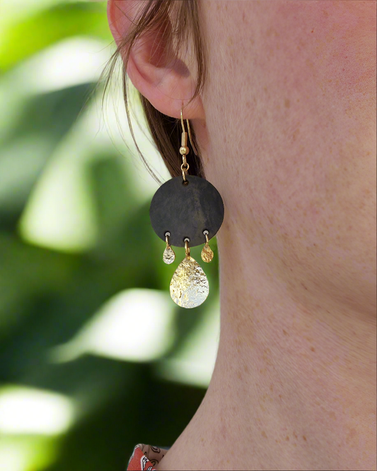 Boucles d'oreille noir et or soleil