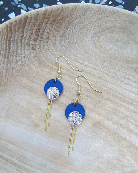 Boucles d'oreille rondes et fines bleu vif comme Klein et or / Isabelle