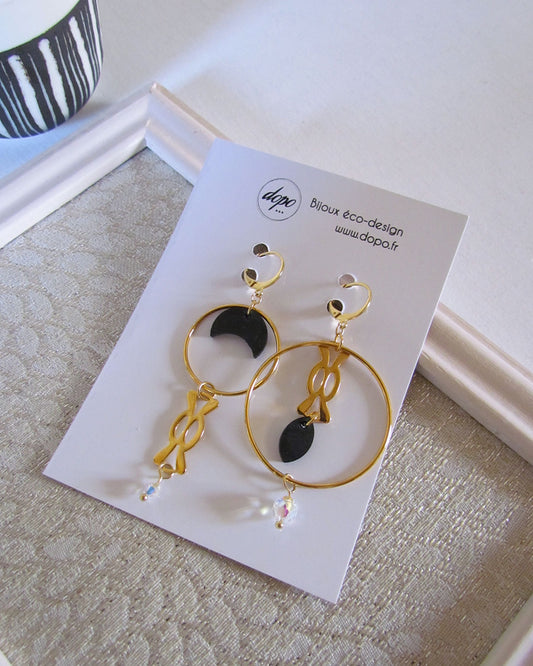 Boucles d'oreille asymétriques noir et or pendantes upcyclées