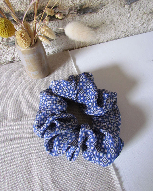 Chouchou en soie bleu à motifs foulard / Dopo