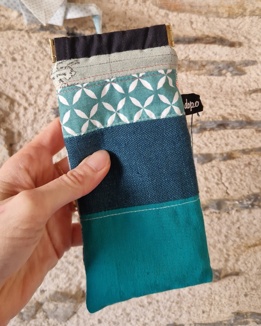Étui à lunettes upcycling de petits tissus vert d’eau