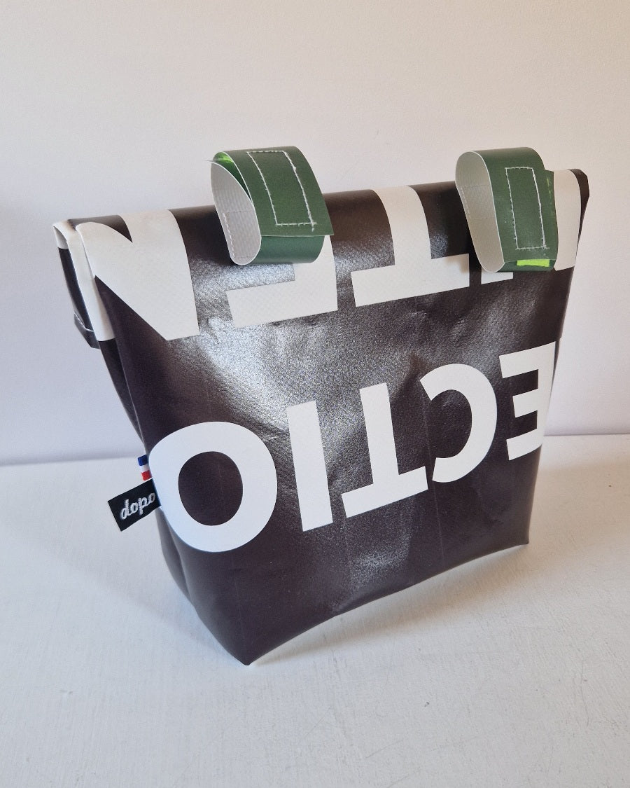 Pochette à vélo en bâche upcyclée noire