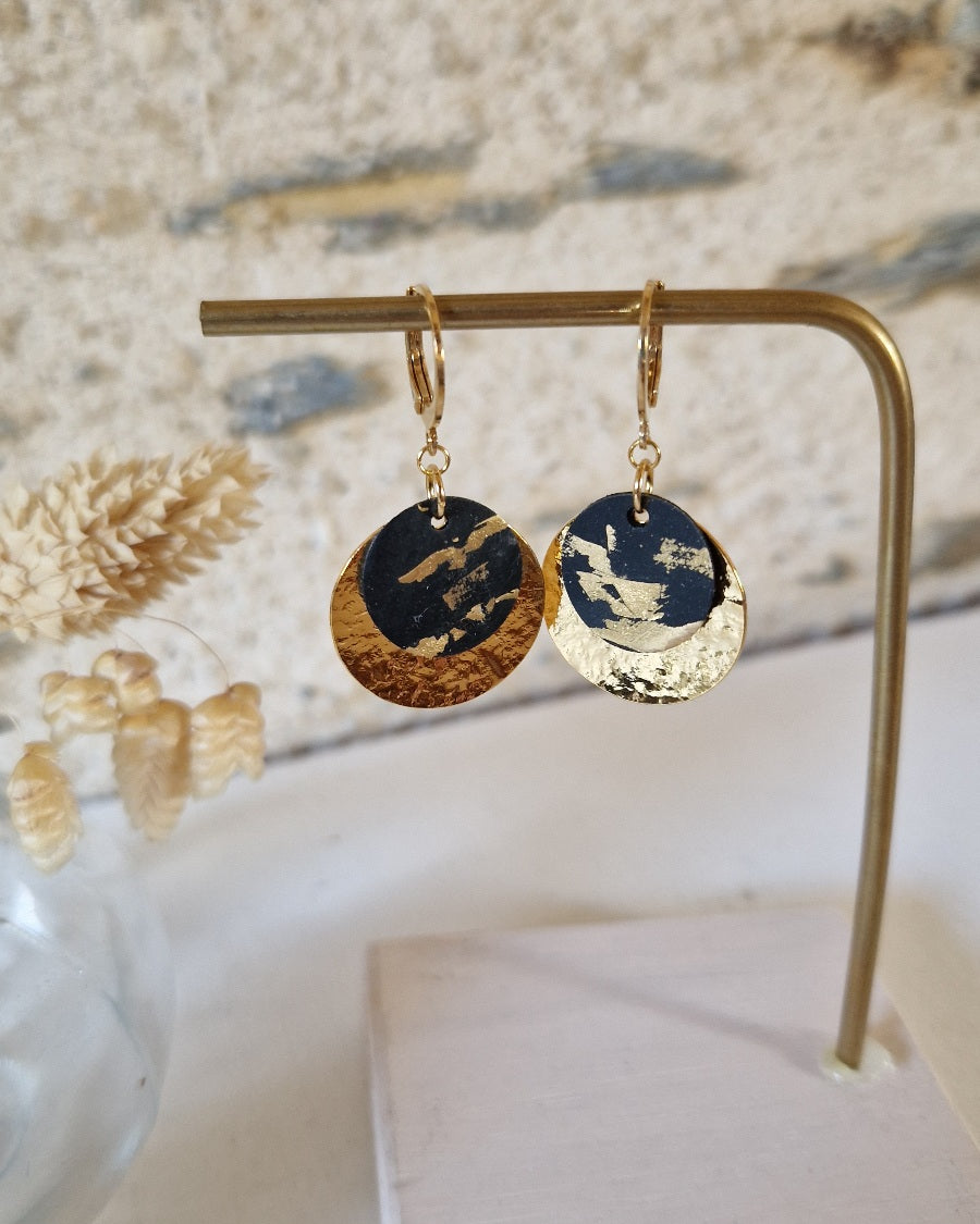 Boucles d'oreille rondes noir et or marbré