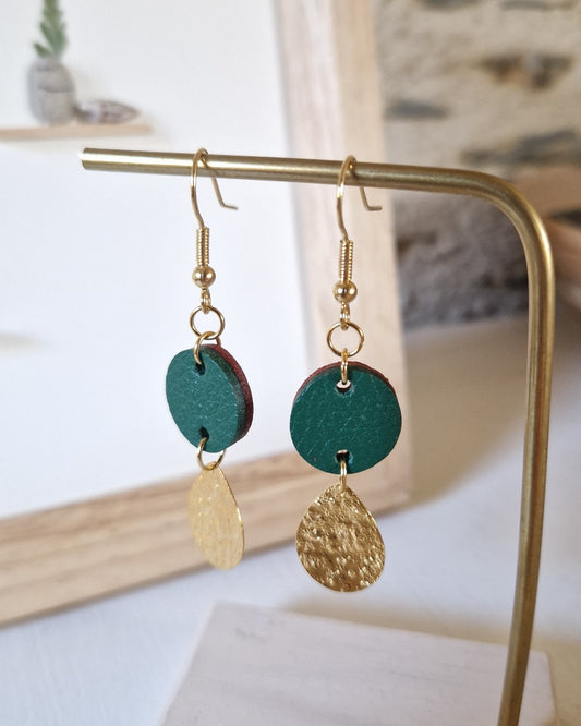 Boucles d’oreille pendantes vertes et or