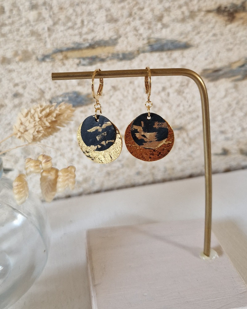 Boucles d'oreille rondes noir et or marbré