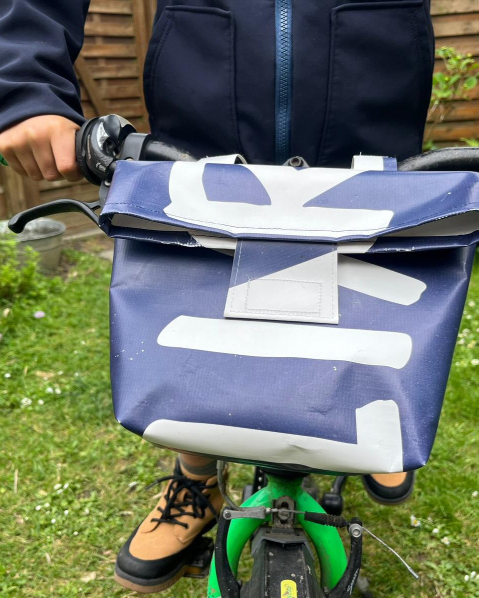 Pochette à vélo en bâche upcyclée marine