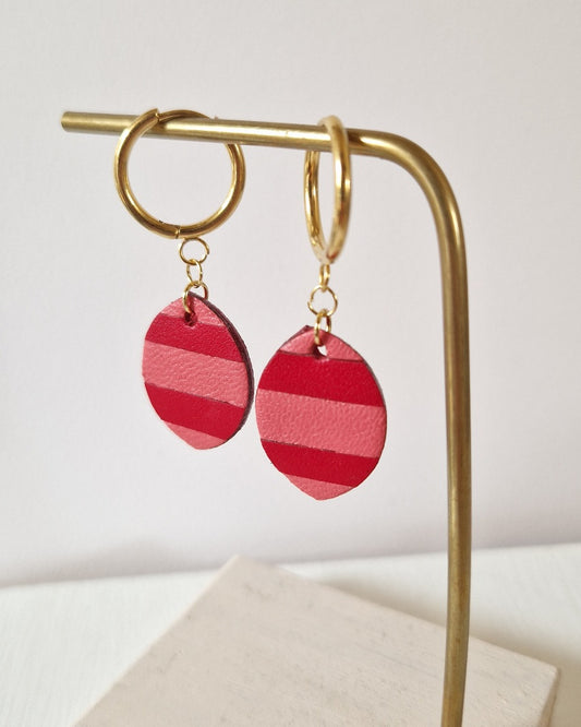 Boucles d’oreille rayées rose et rouge créoles or