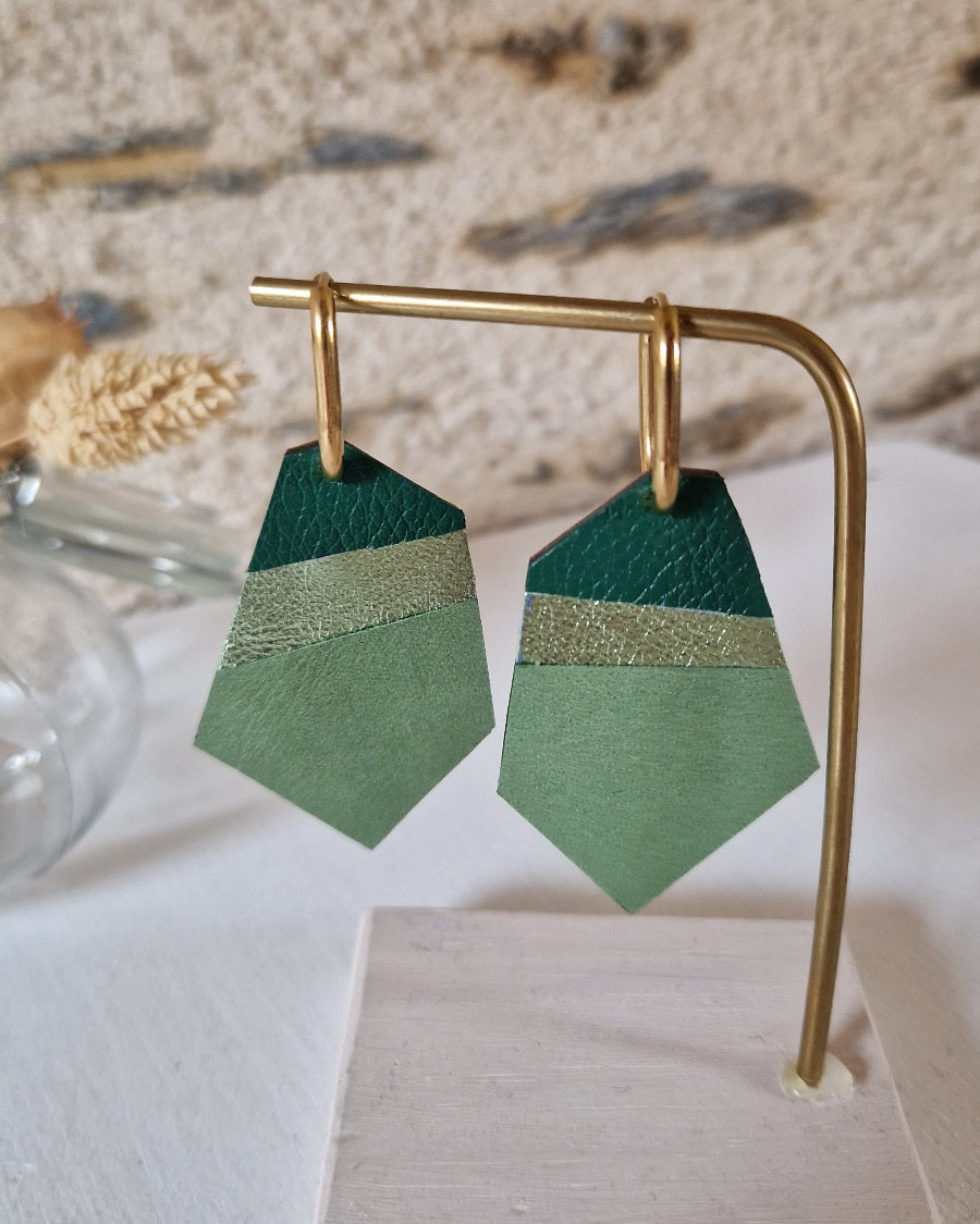 Grandes boucles d’oreille en cuir vert Polina
