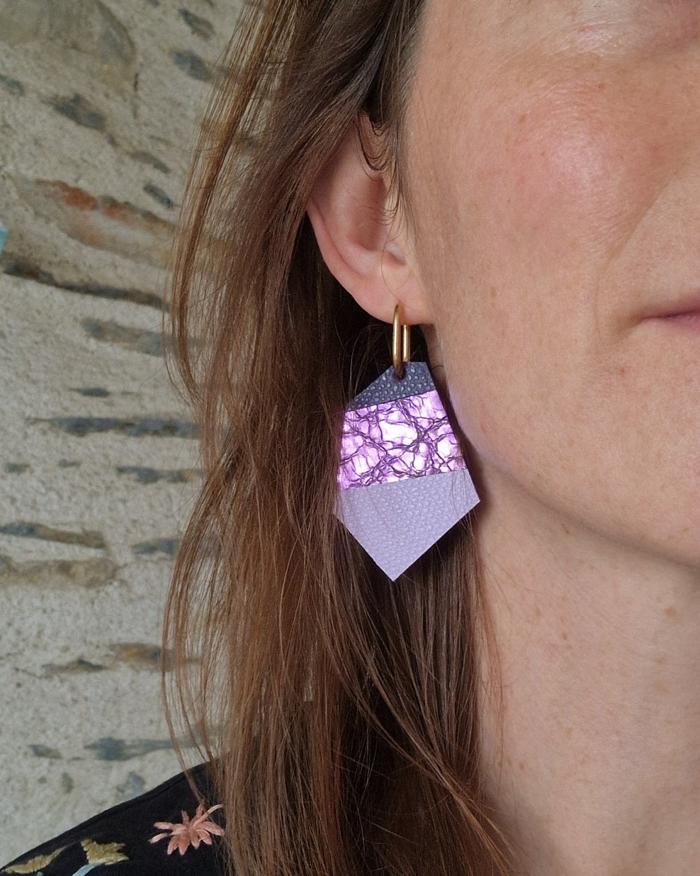 Grandes boucles d’oreille tons violet Polina