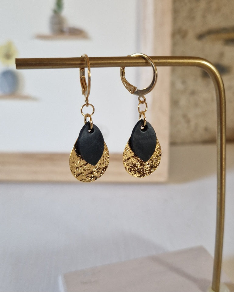 Boucles d'oreille goutte d'or et chambre à air