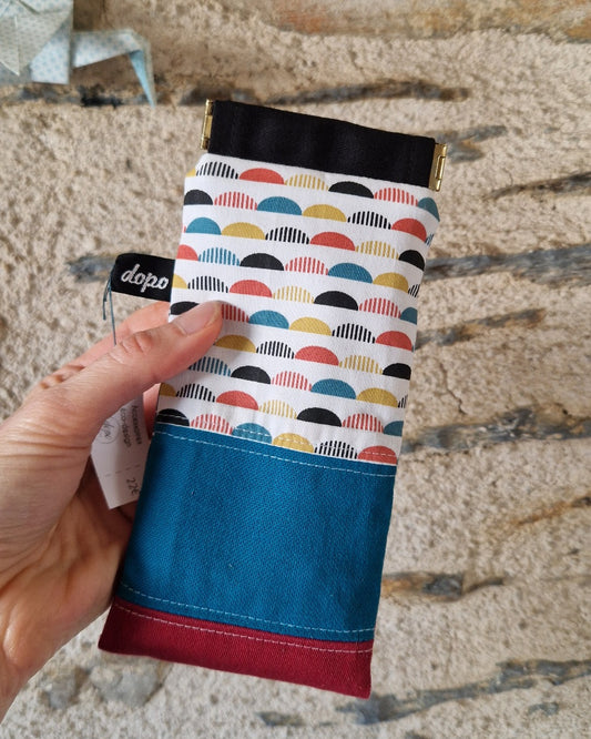 Étui à lunettes upcycling de petits tissus bleu