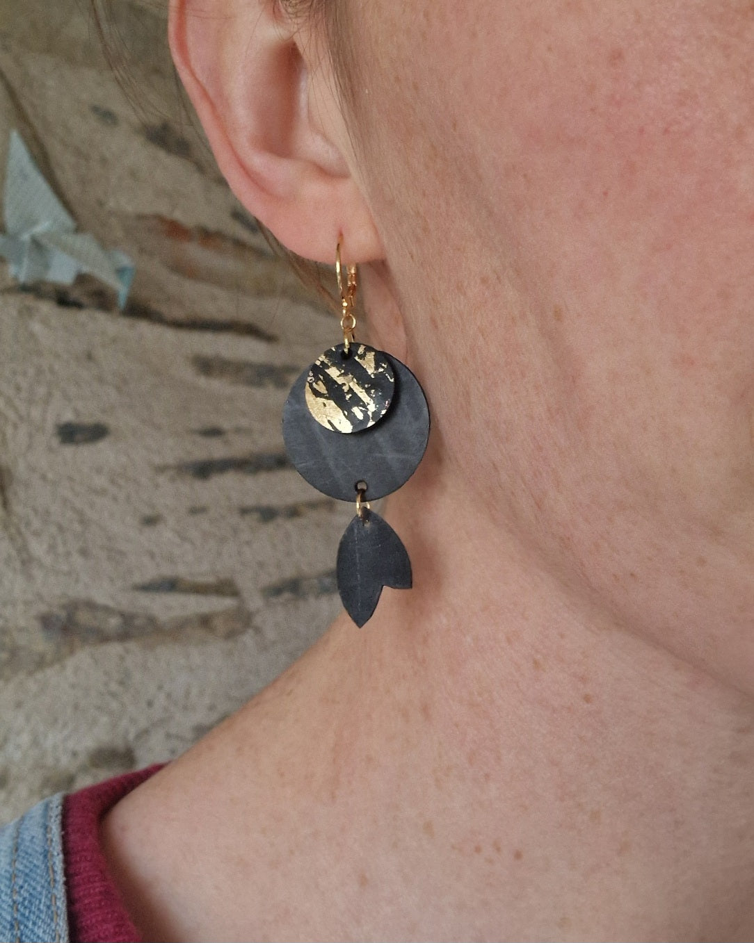 Boucles d’oreille pendantes or marbré