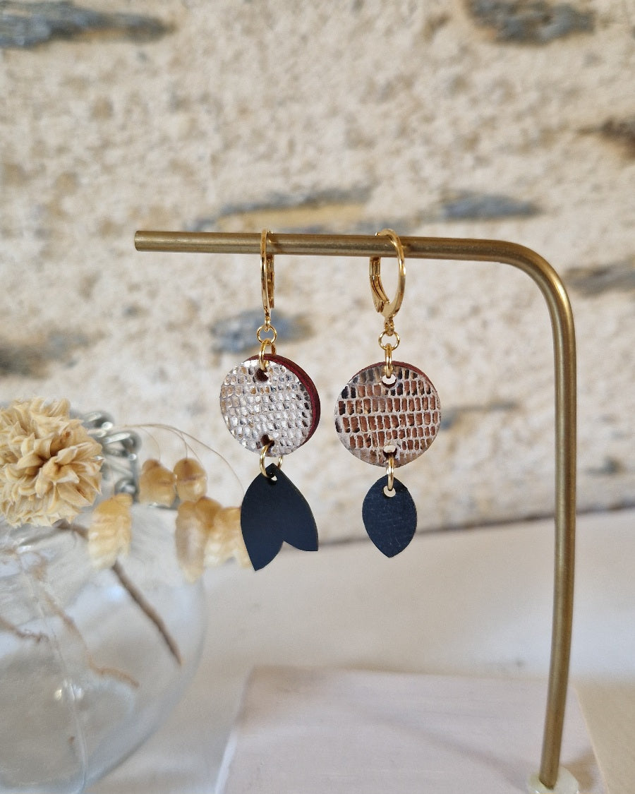 Boucles d’oreille or et noir asymétriques