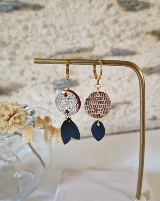 Boucles d’oreille or et noir asymétriques