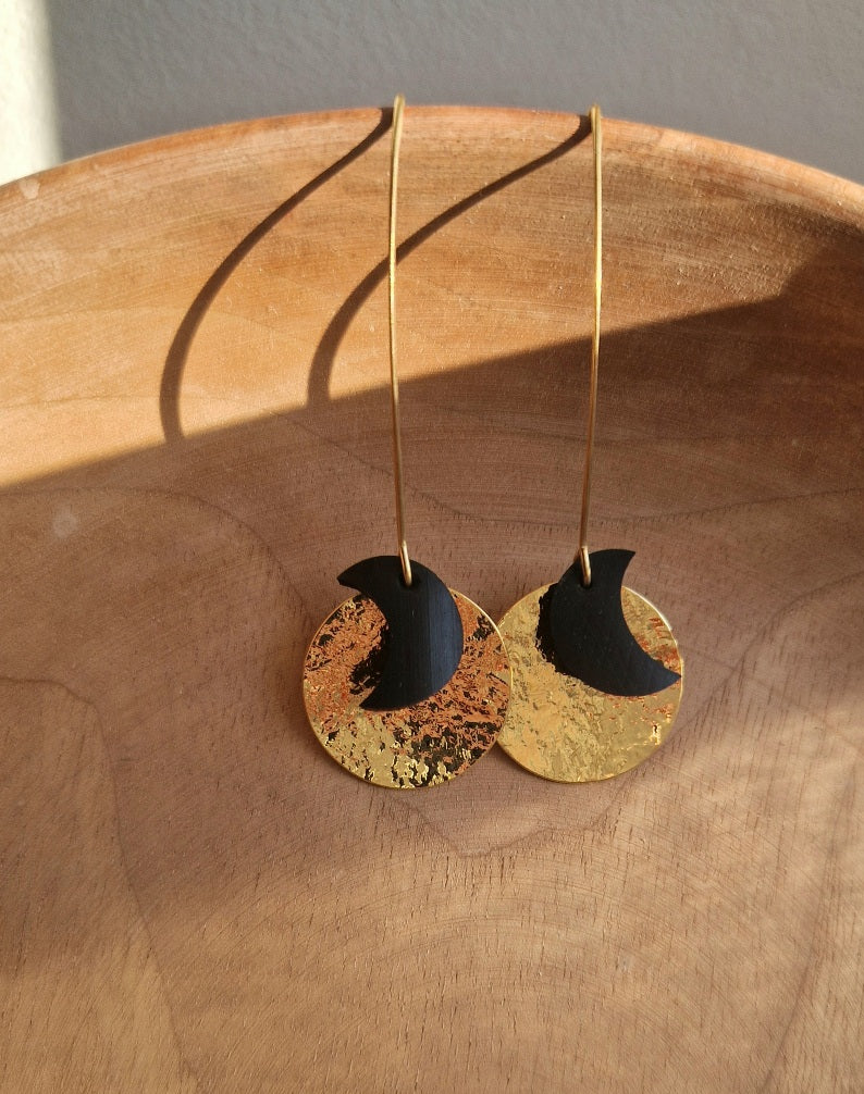 Boucles d’oreille longues or et noir lune