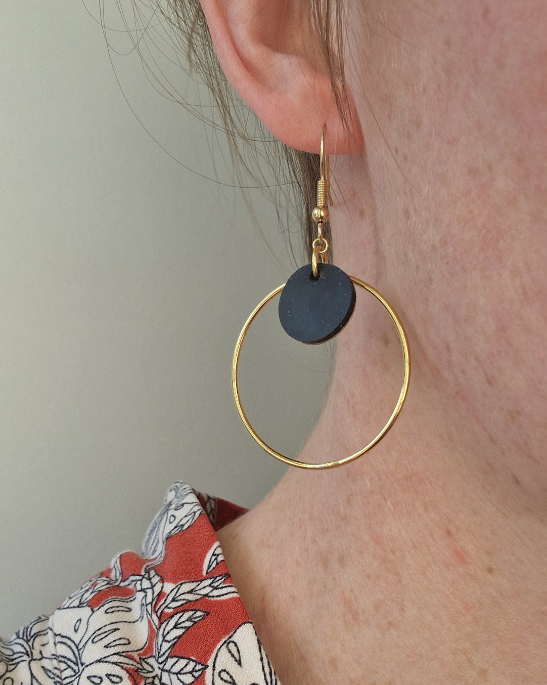 Boucles d’oreille rondes or et noir
