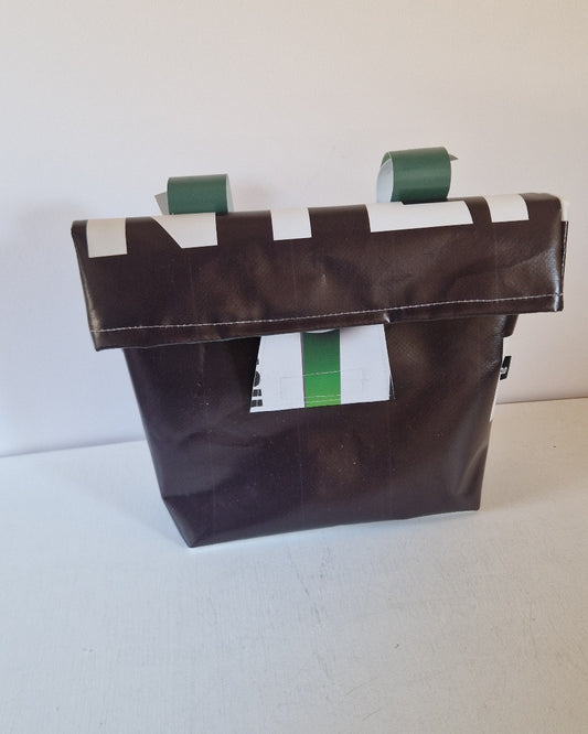 Pochette à vélo en bâche upcyclée noire