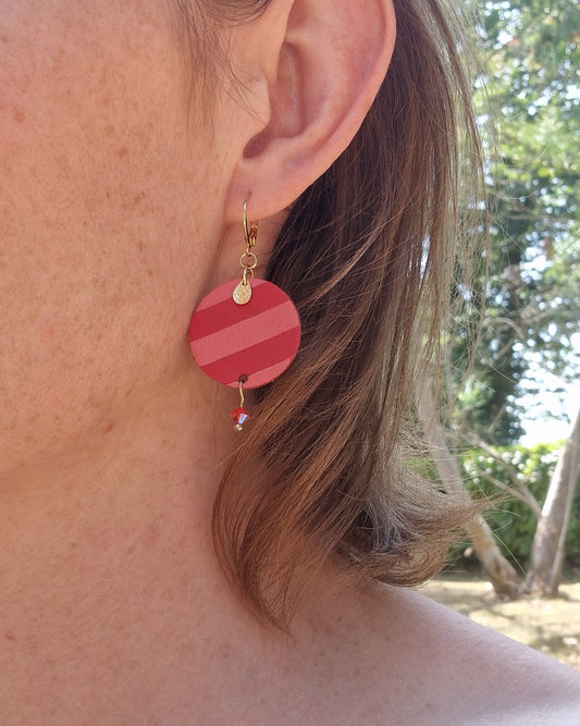 Boucles d’oreille pendantes rayées rose et rouge