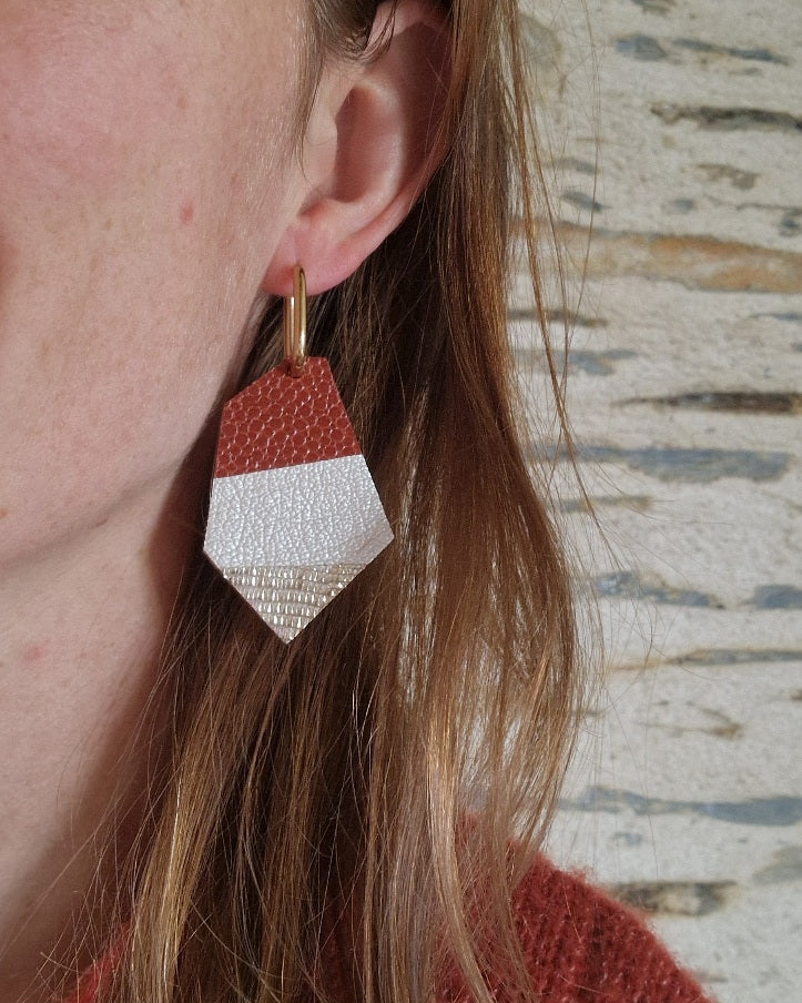 Grandes boucles d’oreille marron beige or Polina