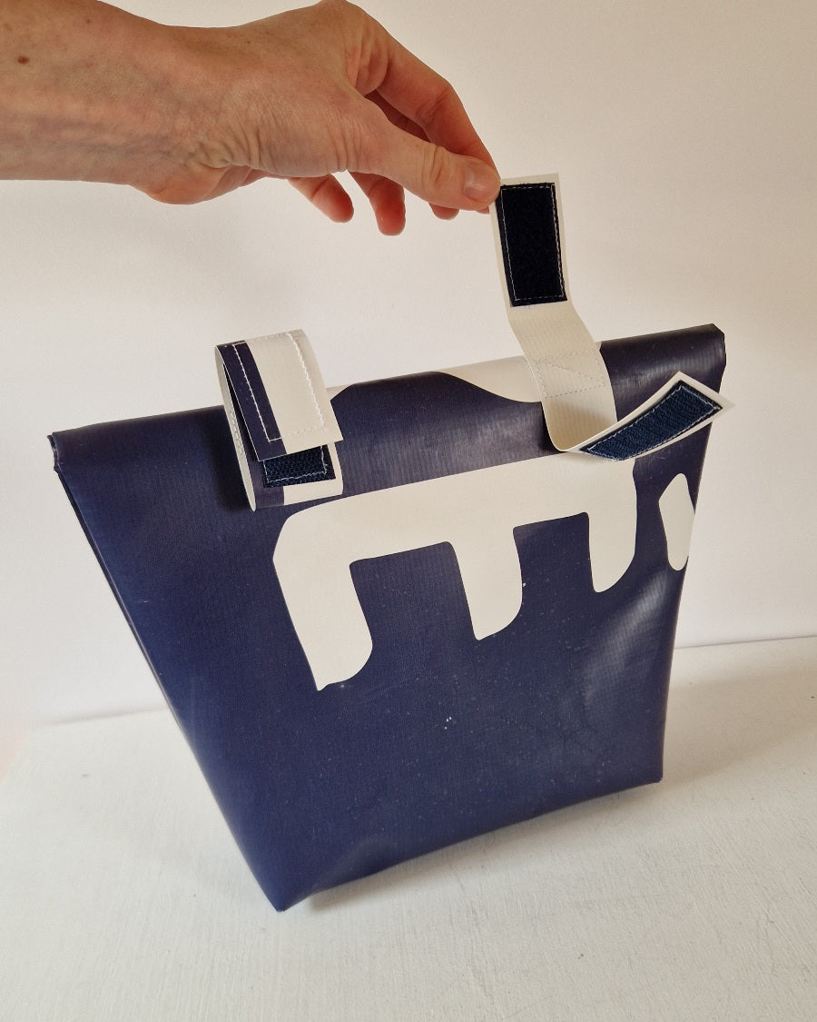 Pochette à vélo en bâche upcyclée marine