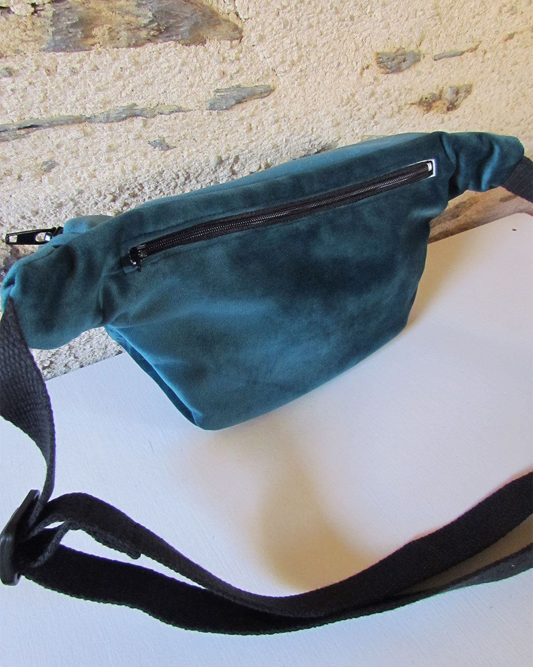 Sac banane upcyclé bleu marine en velours / Dopo