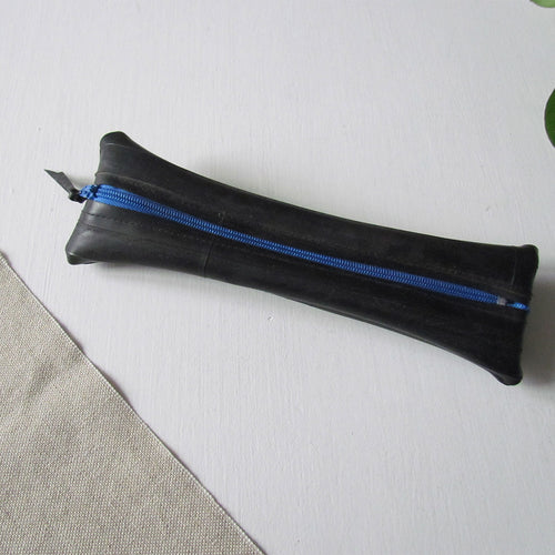 Trousse à stylos en chambre à air recyclée zip bleu
