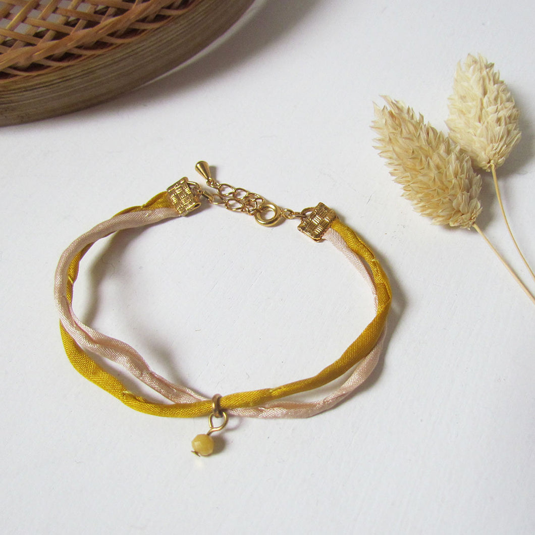 Bracelet fin en soie, petit créateur jaune et poudre / Dopo