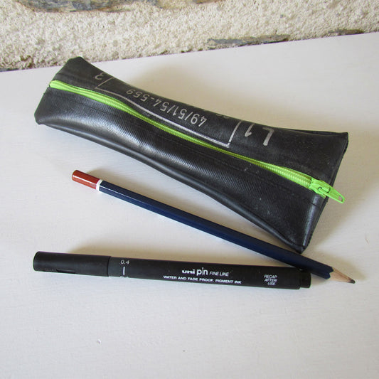 Trousse à stylos en chambre à air recyclée zip vert fluo